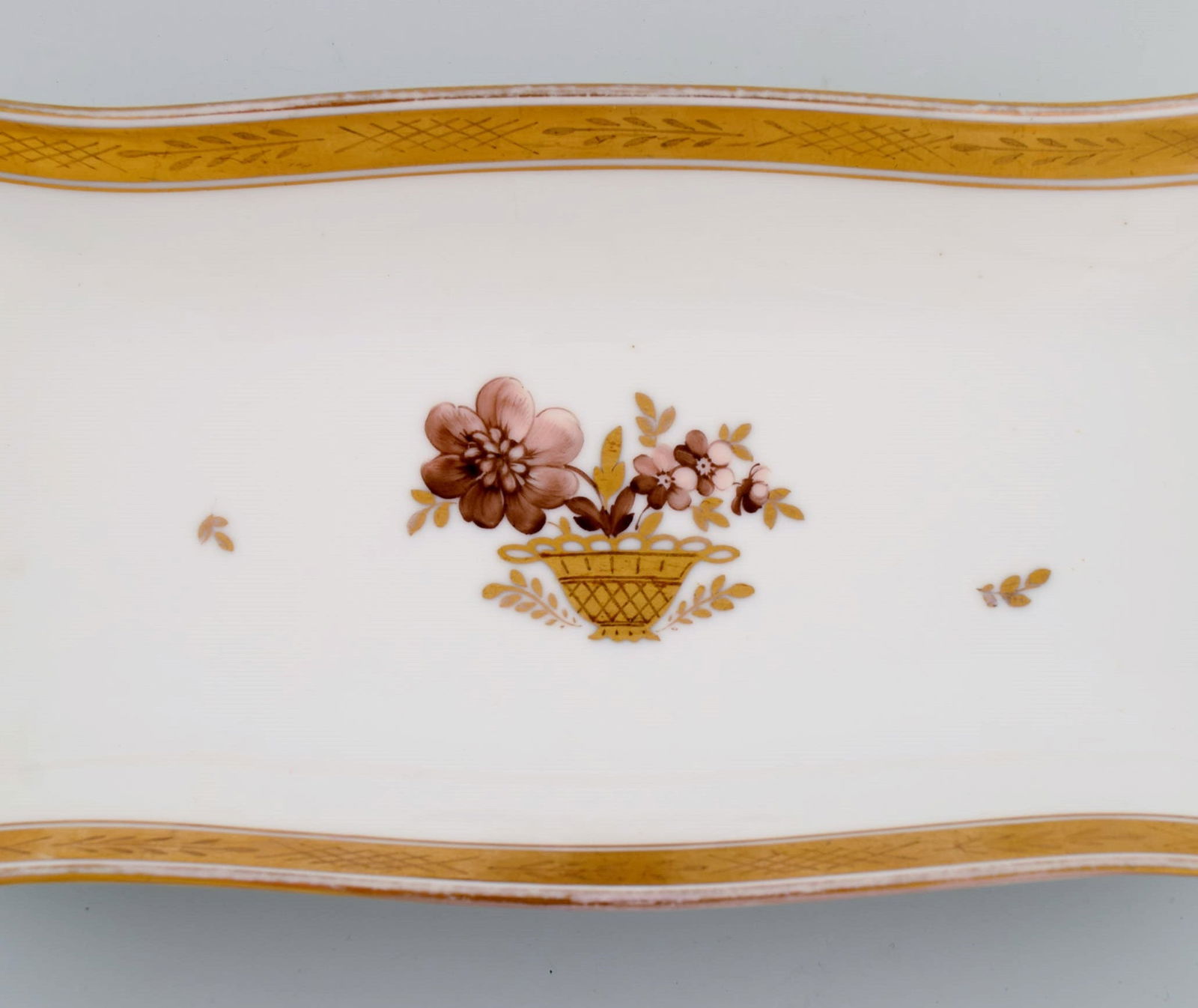Oblong Royal Copenhagen Golden Basket serving dish in porcelain with flowers and gold decoration. - 2