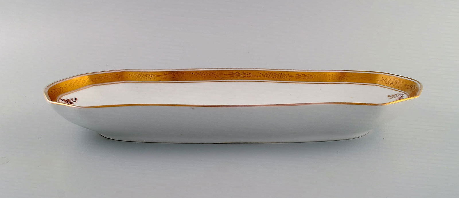 Oblong Royal Copenhagen Golden Basket serving dish in porcelain with flowers and gold decoration. - 4