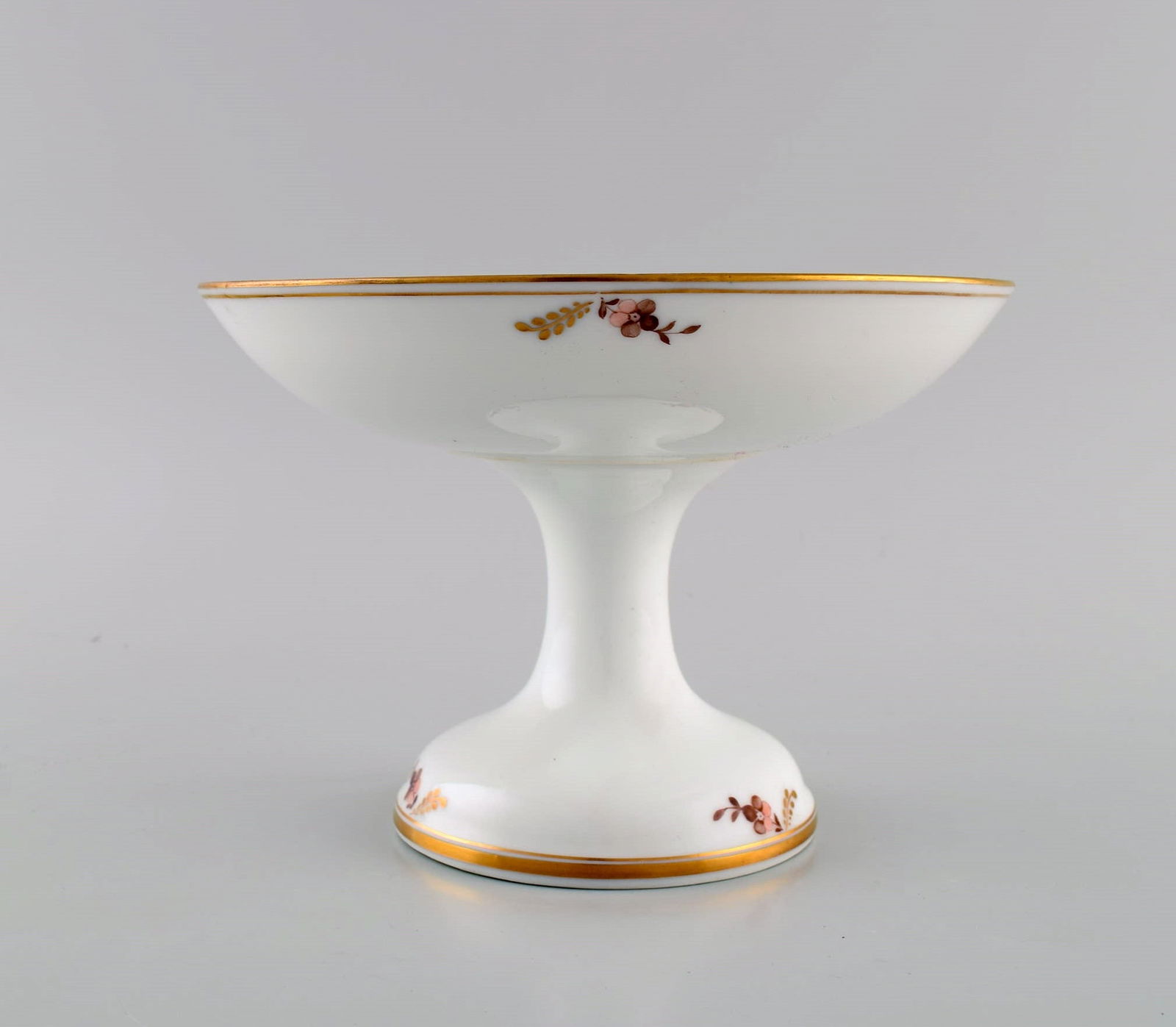 Royal Copenhagen Golden basket compote in porcelain with flowers and gold decoration. Model number (1 of 6)