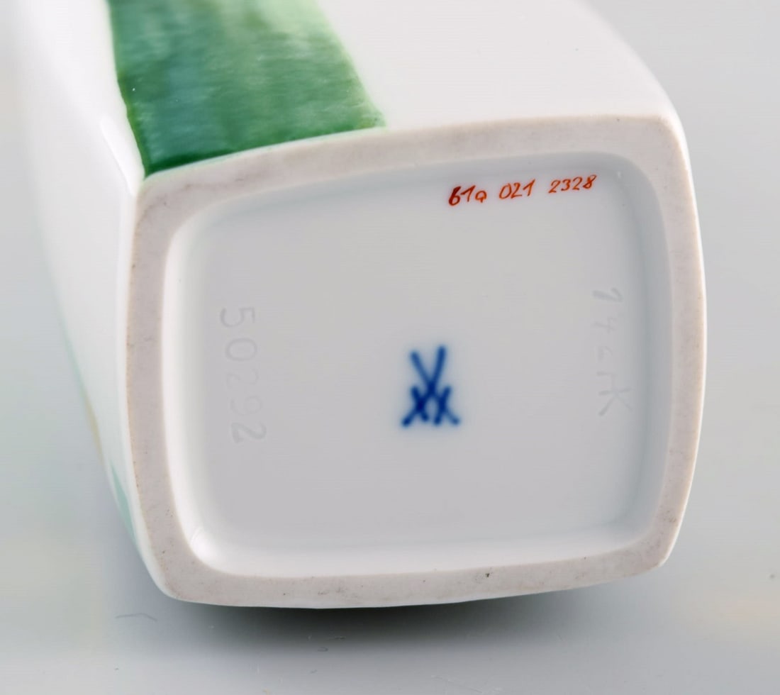 Modernist Cosmopolitan Meissen vase in hand-painted porcelain. 1970s / 80s. - 7