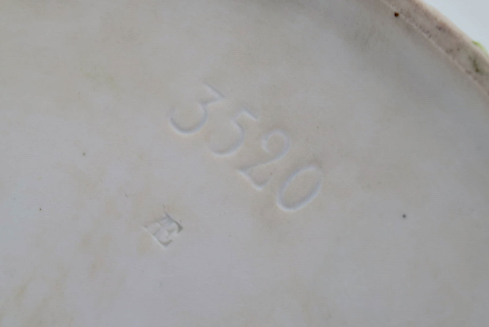 Large Royal Copenhagen Flora Danica serving dish in hand-painted porcelain. Dated 1948. - 7