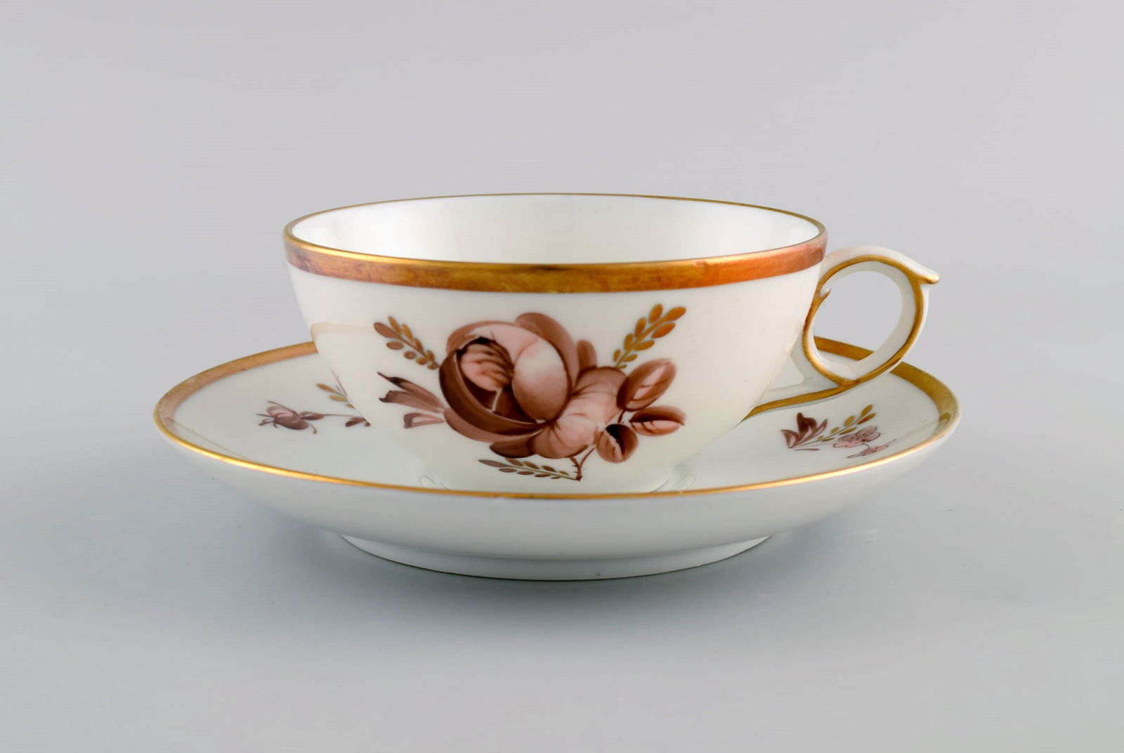 Four Royal Copenhagen Brown Rose teacups with saucers. 1930s. Model number 688/9186. - 2