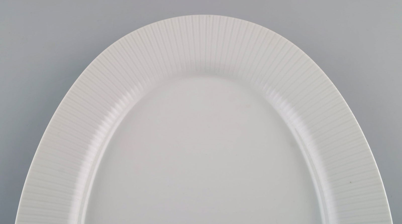 Tapio Wirkkala for Rosenthal. Rare Modulation serving dish in fluted porcelain. Classic and timeless - 3