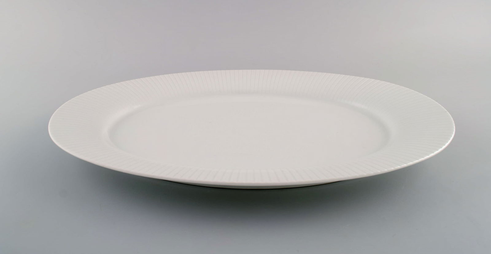 Tapio Wirkkala for Rosenthal. Rare Modulation serving dish in fluted porcelain. Classic and timeless - 4