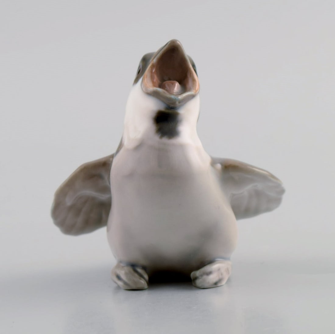 Knud Kyhn for Bing & Grøndahl. Porcelain figure. Sparrow chick. Model number 1852. - 3