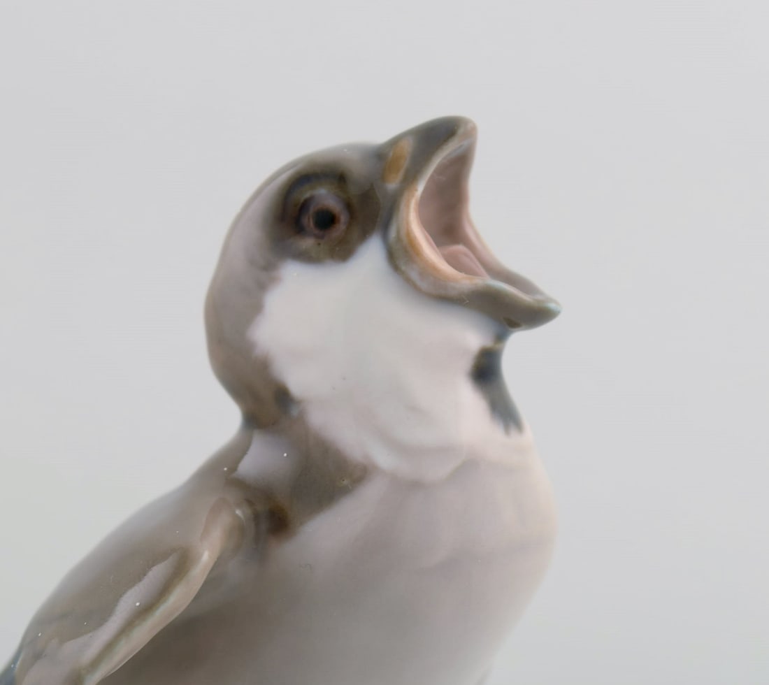 Knud Kyhn for Bing & Grøndahl. Porcelain figure. Sparrow chick. Model number 1852. - 6