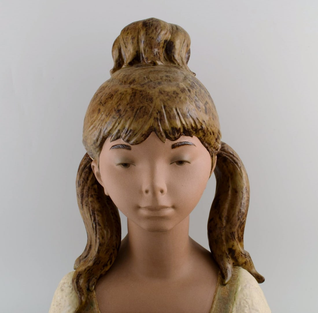 Lladro, Spain. Very large sculpture in glazed ceramics. Girl with bowl. 1970s / 80s. - 2