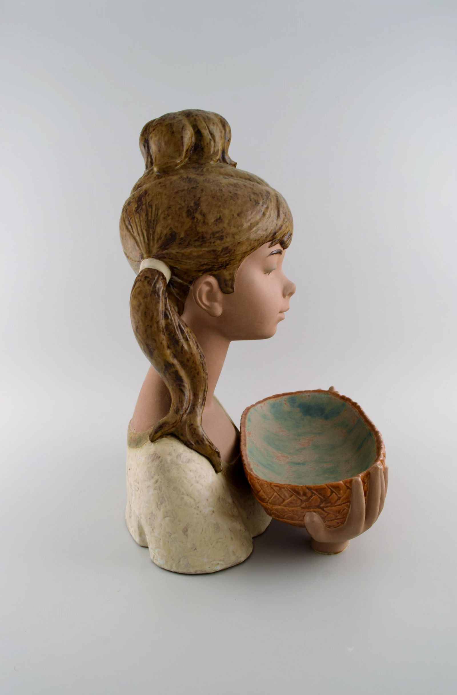 Lladro, Spain. Very large sculpture in glazed ceramics. Girl with bowl. 1970s / 80s. - 6