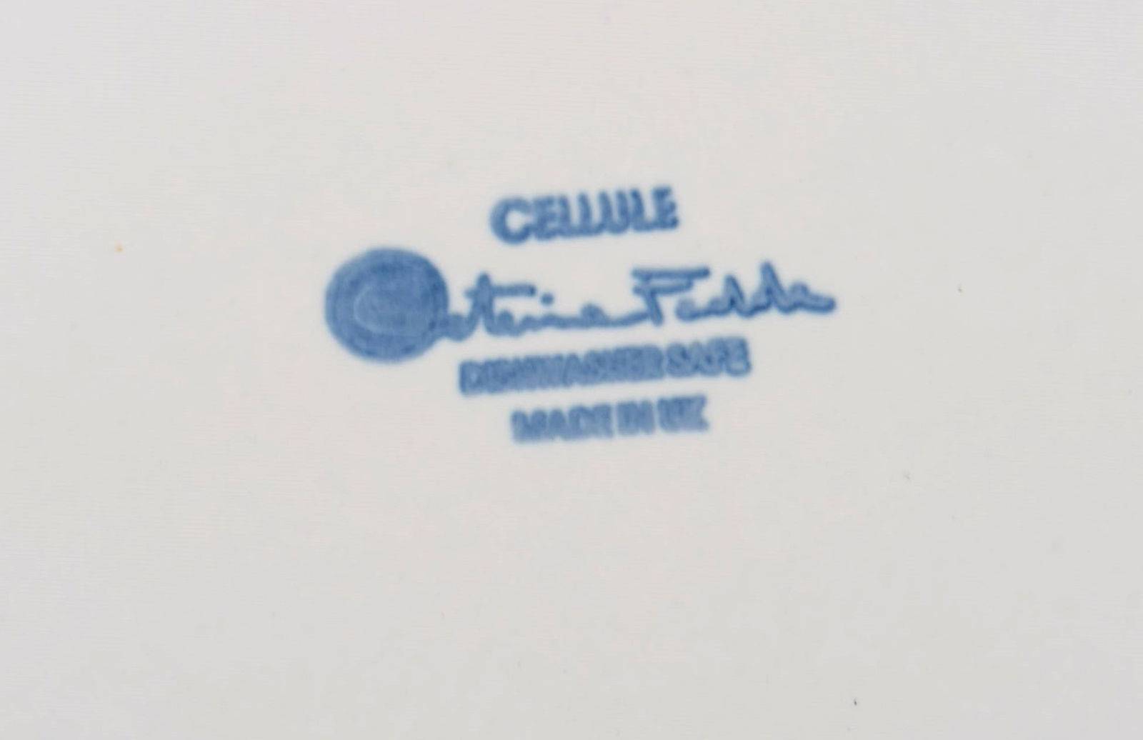 British design. Four large freeform plates in glazed porcelain. Late 20th century. - 5