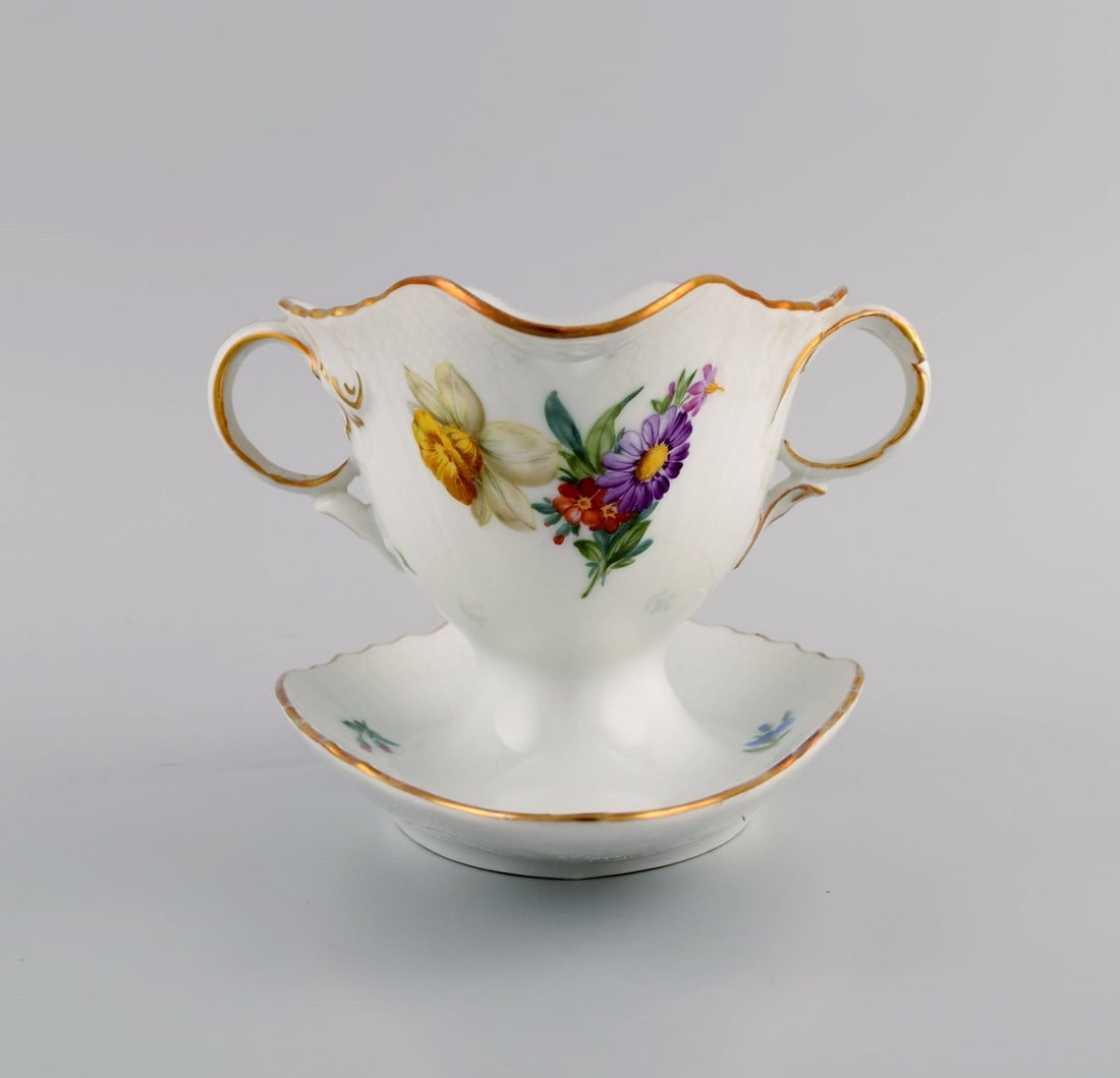 Royal Copenhagen Saxon Flower sauce boat in hand-painted porcelain with flowers and gold decoration. - 2