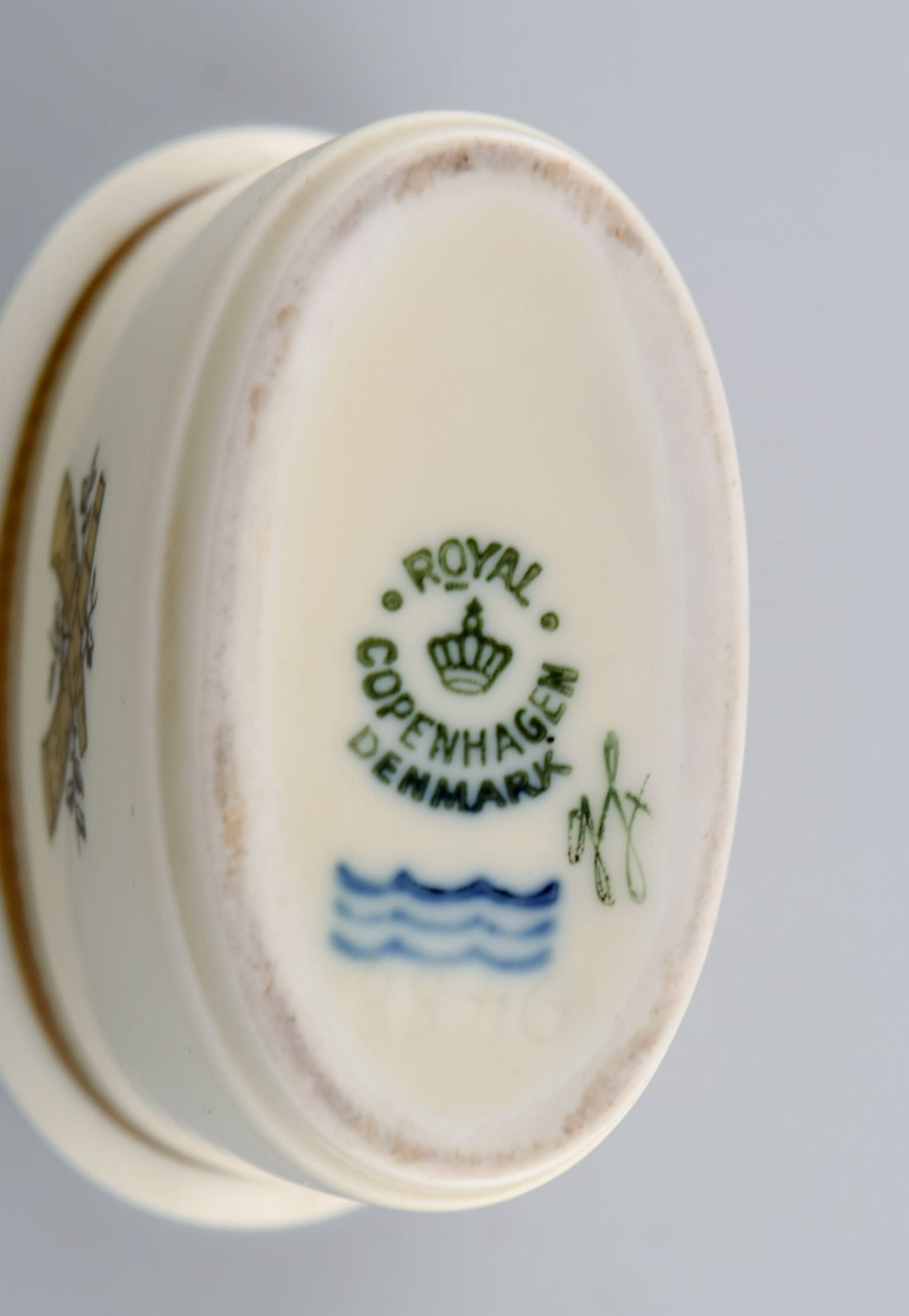 Royal Copenhagen Golden Horns. Candlestick, lidded bowl and small vase. 1960s. - 7