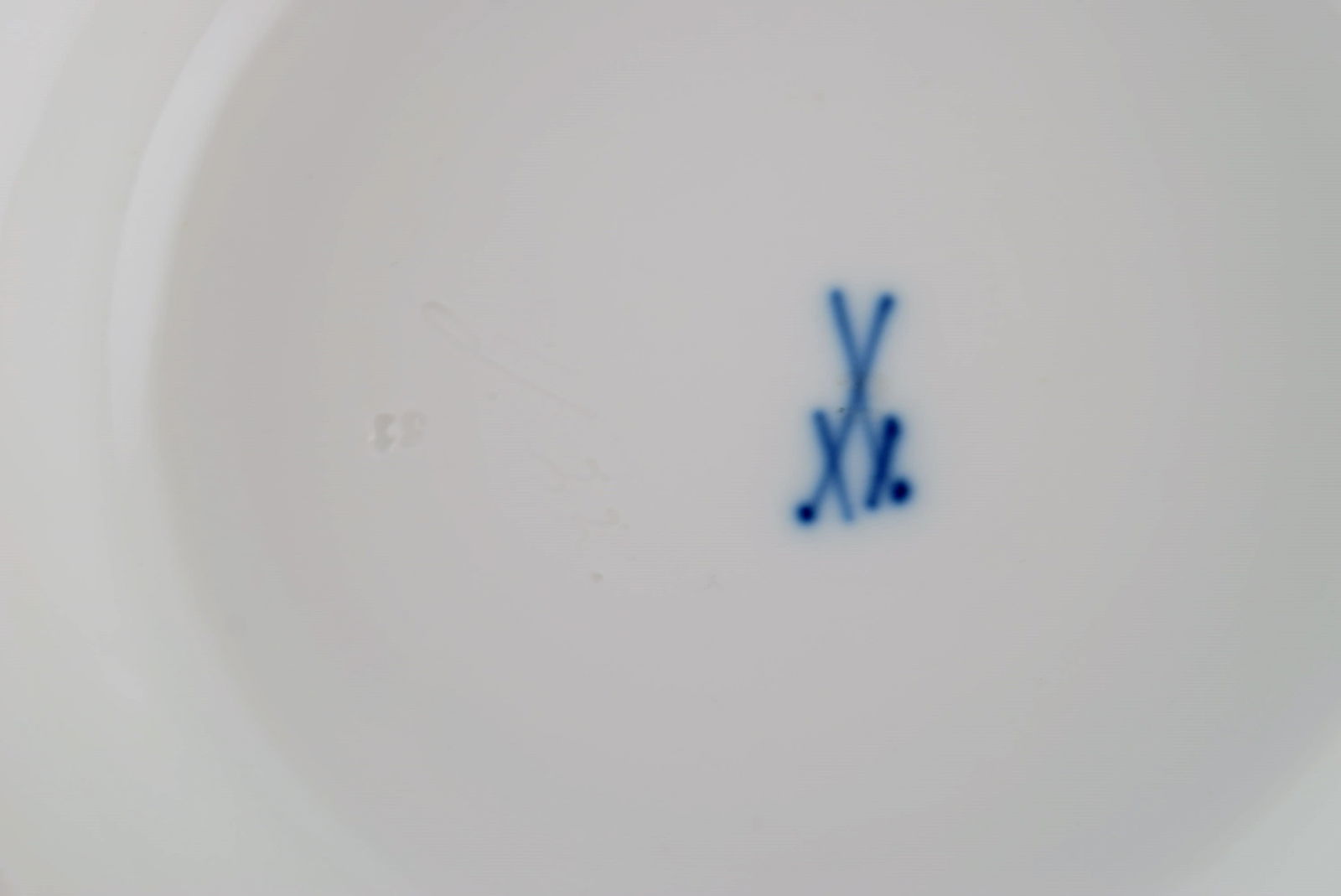 Antique Meissen lidded tureen with handles in hand-painted porcelain. Blue flowers and butterflies. - 6