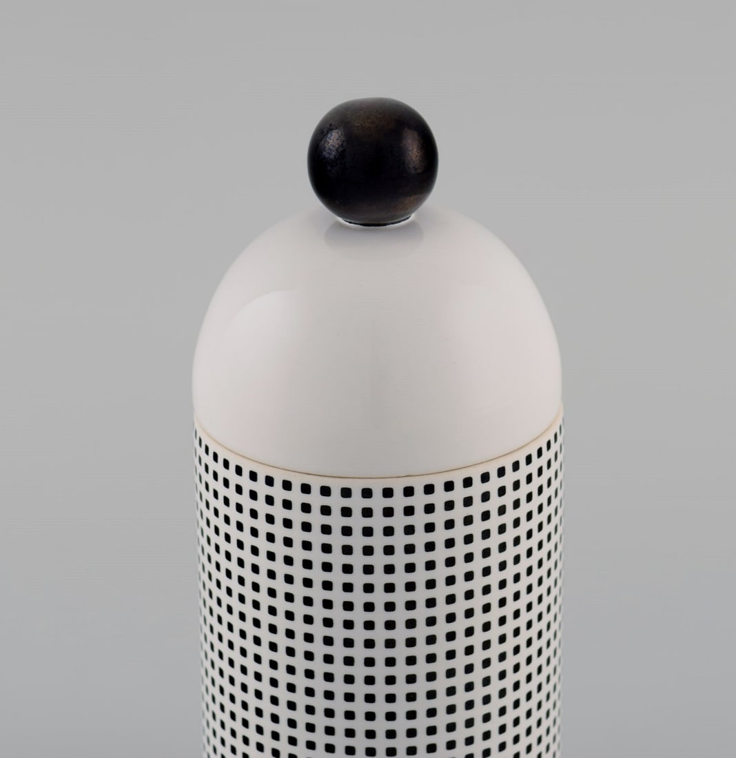 Heide Warlamis for Vienna Collection. Porcelain lidded jar. Austria, 1980s. - 2