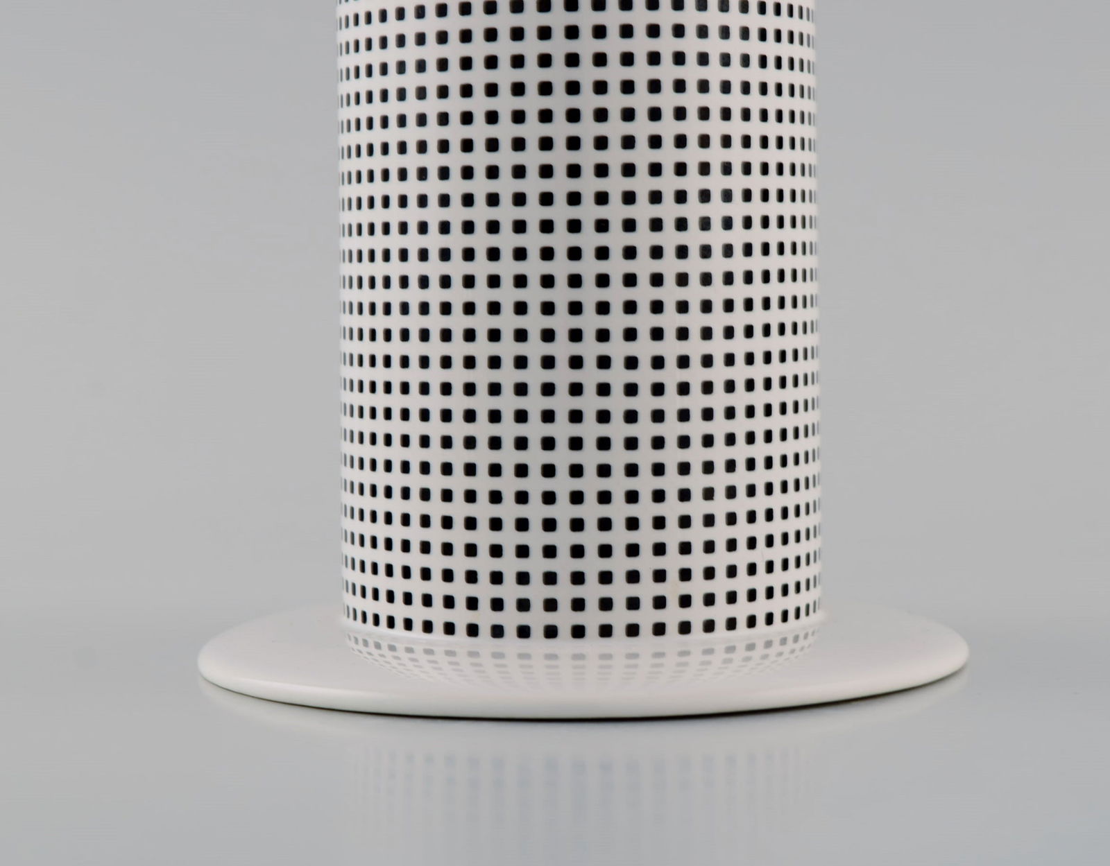 Heide Warlamis for Vienna Collection. Porcelain lidded jar. Austria, 1980s. - 3