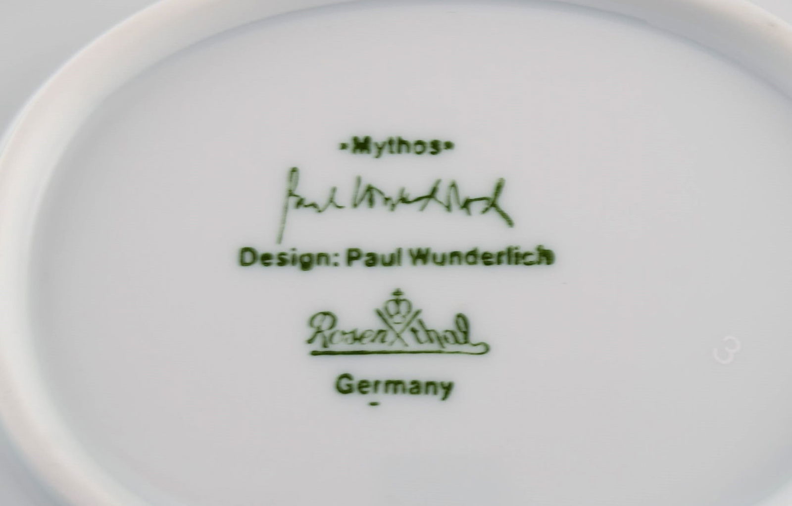 Paul Wunderlich for Rosenthal. Large Mythos sauce boat with saucer in porcelain. 1980 / 90's. - 6