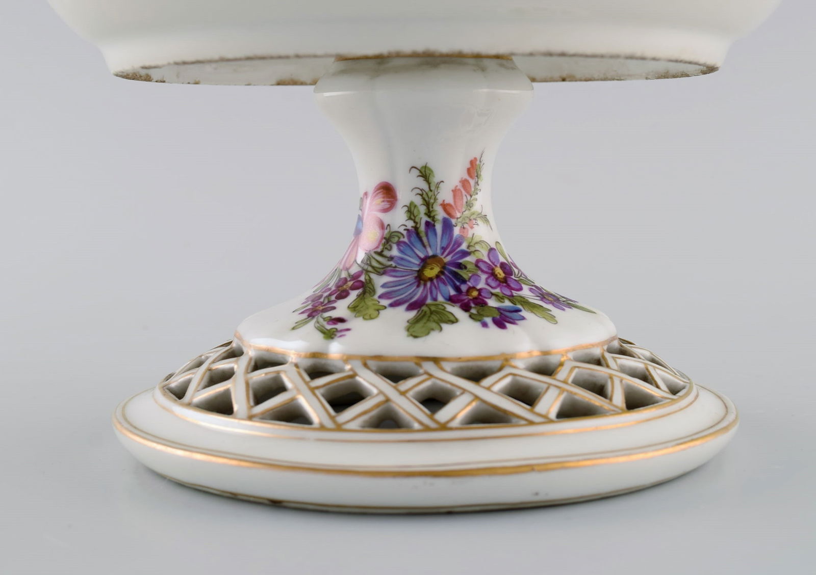 Antique Meissen compote in openwork porcelain with hand-painted flowers, insects and gold - 3