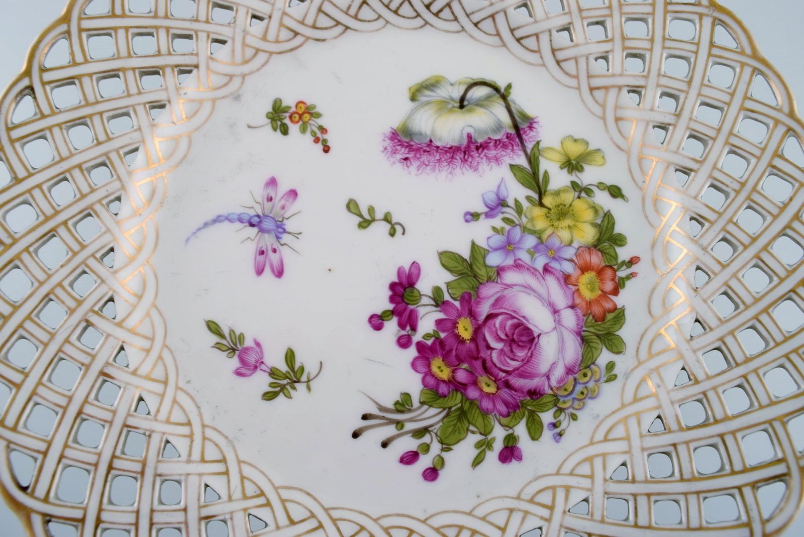 Antique Meissen compote in openwork porcelain with hand-painted flowers, insects and gold - 5