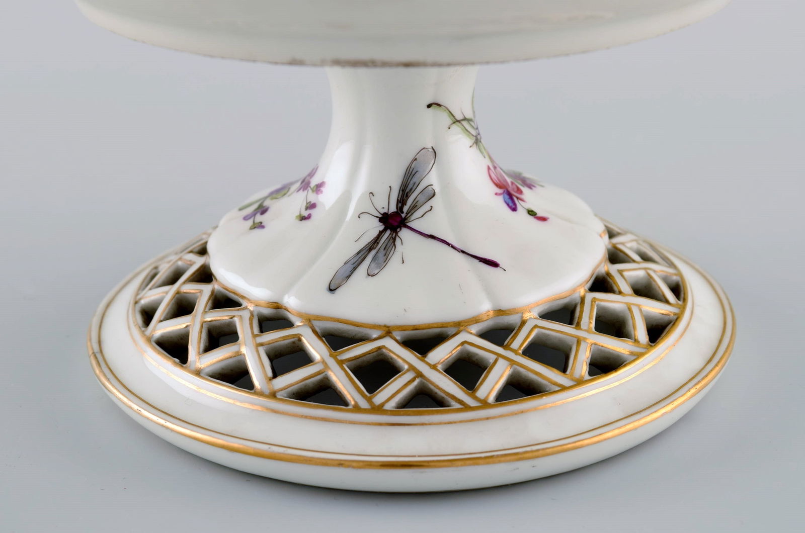 Antique Meissen compote in openwork porcelain with hand-painted flowers, insects and gold - 6