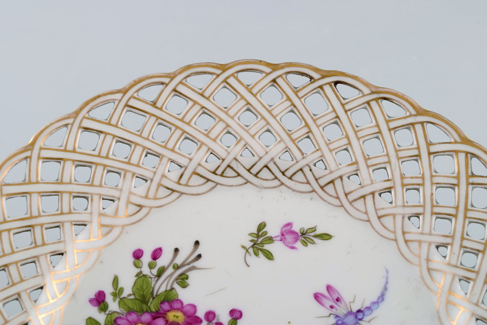 Antique Meissen compote in openwork porcelain with hand-painted flowers, insects and gold - 7