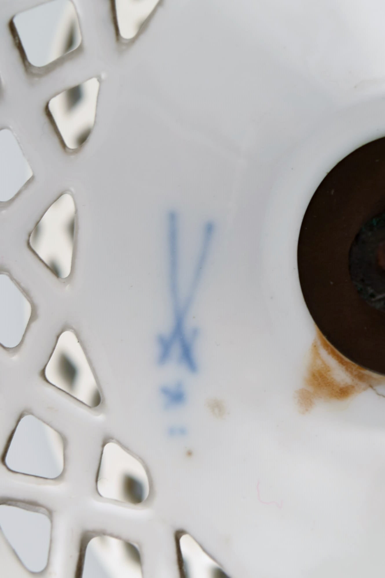 Antique Meissen compote in openwork porcelain with hand-painted flowers, insects and gold - 8