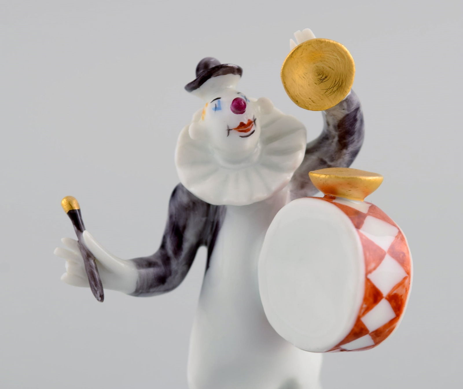 Peter Strang (b.1936) for Meissen. Figure in hand-painted porcelain. Drummer from the clown - 2