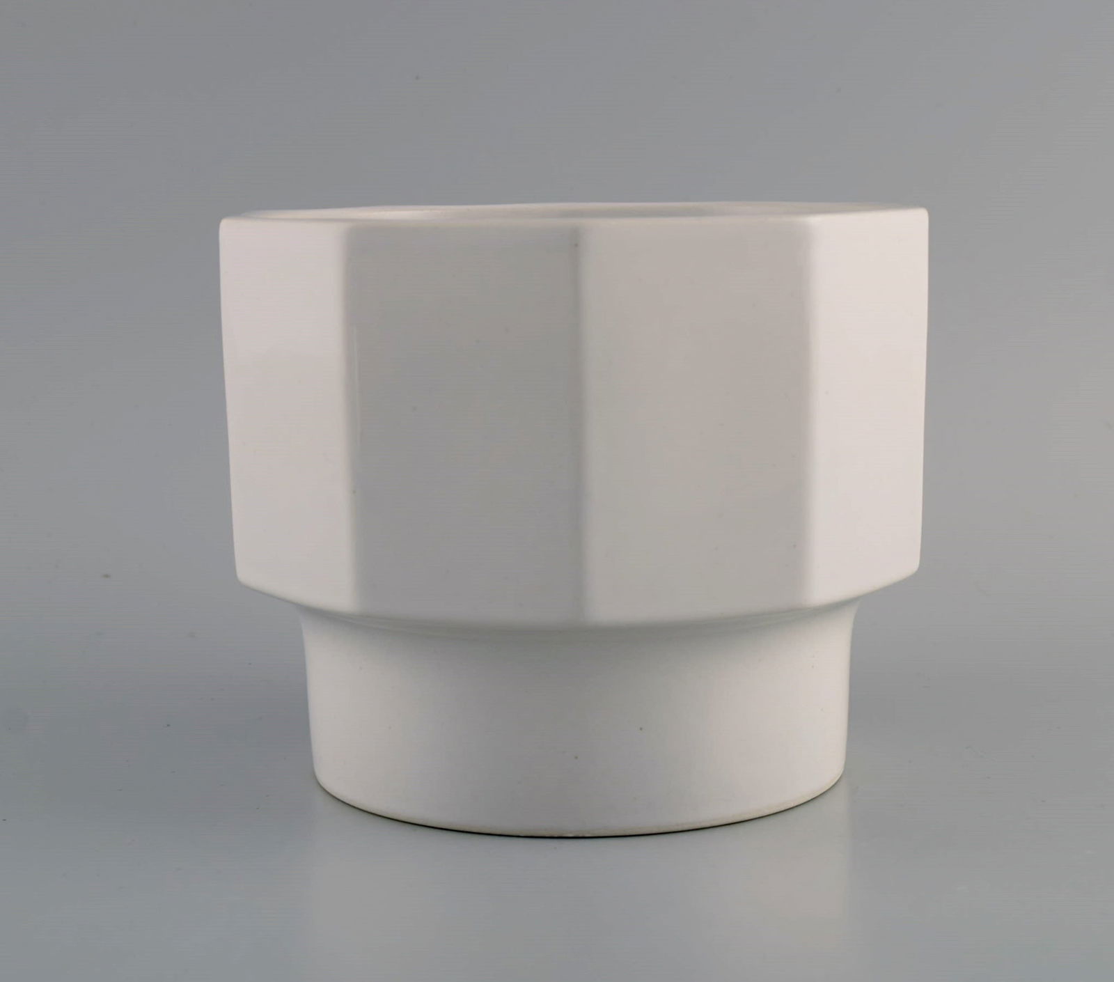 Erix Hennix for Gustavsberg. Three Plantina flower pots in glazed porcelain. 1970s. - 3