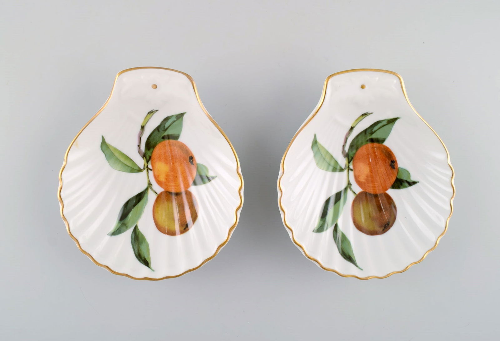 Royal Worcester, England. Seven pieces of Evesham porcelain decorated with fruits and gold edge. - 2