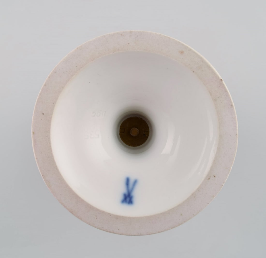 Antique Meissen porcelain vase with hand-painted flowers. Purple and gold decoration. Ca. 1900. - 6