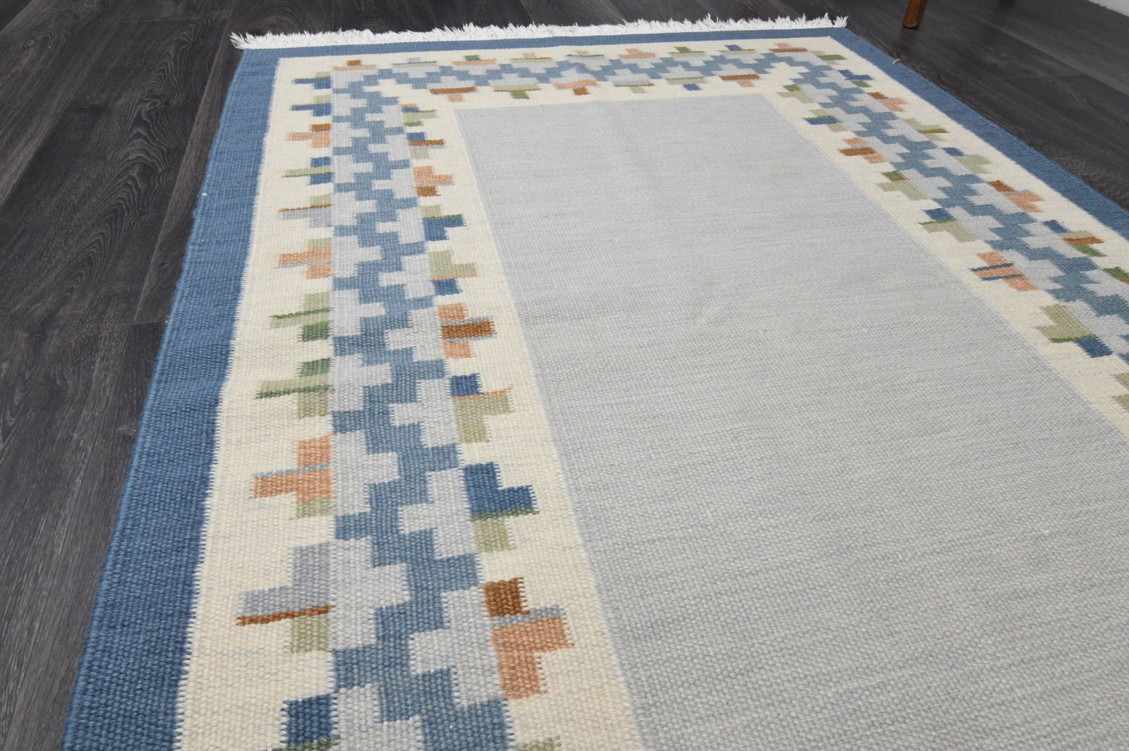 4x6 TURKISH Kilim Rug: Title: 4x6 TURKISH Kilim Rug Description: This Turkish one-of-a-kind Vintage Flatweave Kilim Rug is hand-knotted and handwoven by the most skilled artisans who use pure wool, in vibrant, natural