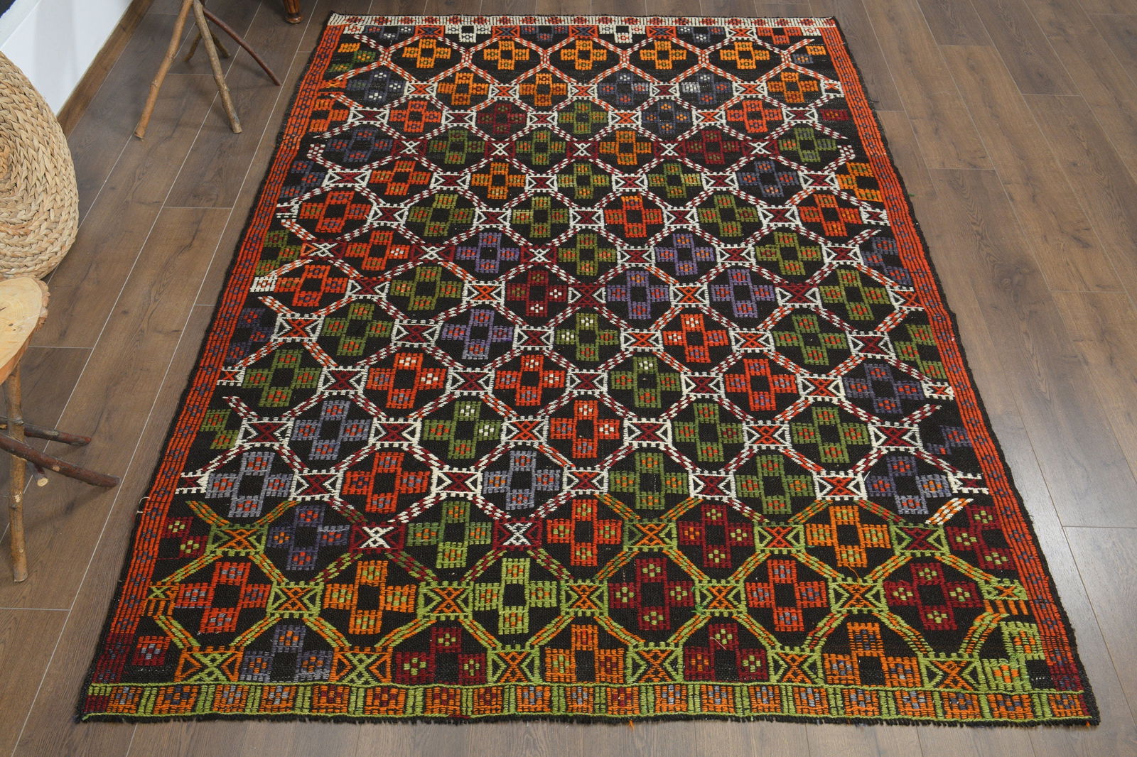 5'9x8'2 ft, VINTAGE TURKISH DÉCOR: Title: 5'9x8'2 ft, VINTAGE TURKISH DÉCOR Description: This Turkish one-of-a-kind Vintage Flatweave Kilim Rug is hand-knotted and handwoven by the most skilled artisans who use pure wool, in vibra