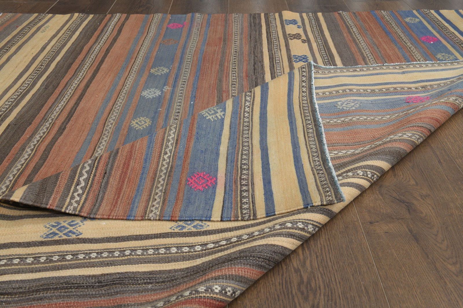 4'8x5'2 ft, COLORFUL KILIM RUG: Title: 4'8x5'2 ft, COLORFUL KILIM RUG Description: This Turkish one-of-a-kind Vintage Flatweave Kilim Rug is hand-knotted and handwoven by the most skilled artisans who use pure wool, in vibrant,