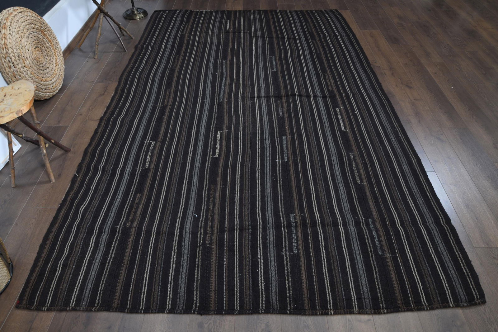 6'8x10'2 ft, DECOR KILIM RUG: Title: 6'8x10'2 ft, DECOR KILIM RUG Description: This Turkish one-of-a-kind Vintage Flatweave Kilim Rug is hand-knotted and handwoven by the most skilled artisans who use pure wool, in vibrant,