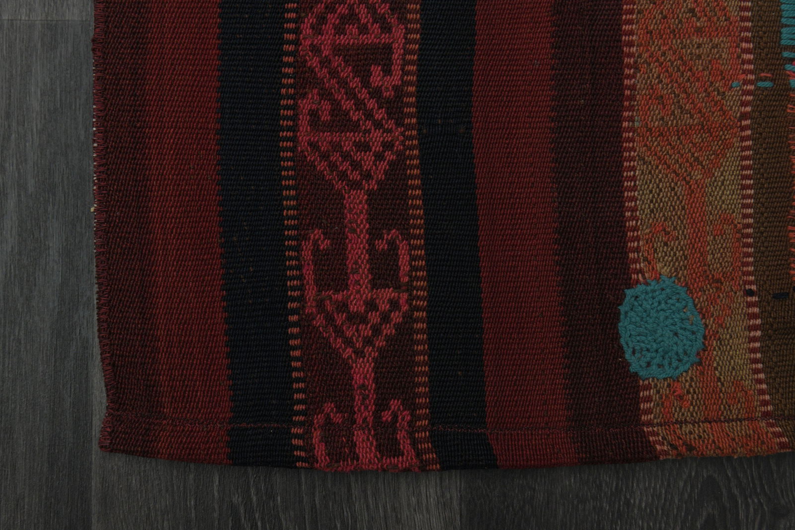 2'6x5'2 ft, STRIPED KILIM DÉCOR: Title: 2'6x5'2 ft, STRIPED KILIM DÉCOR Description: This Turkish one-of-a-kind Vintage Flatweave Kilim Rug is hand-knotted and handwoven by the most skilled artisans who use pure wool, in vibrant