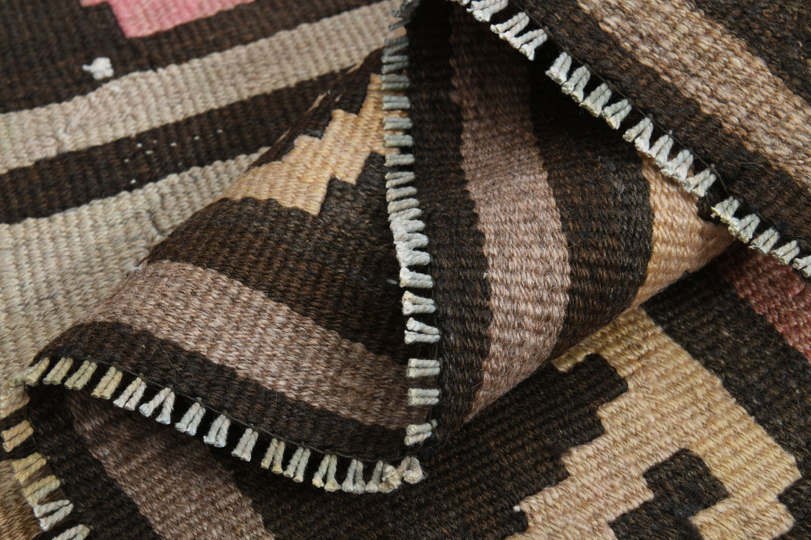 3'6x7 ft, BROWN PINK, KILIM: Title: 3'6x7 ft, BROWN PINK, KILIM Description: This Turkish one-of-a-kind Vintage Flatweave Kilim Rug is hand-knotted and handwoven by the most skilled artisans who use pure wool, in vibrant,