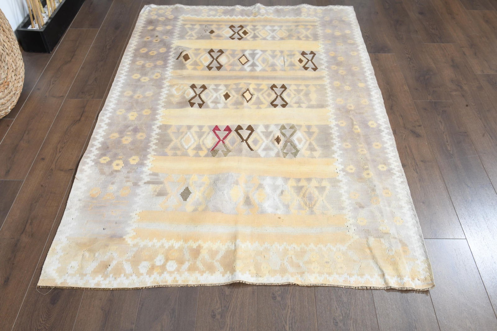 4'5x6'4 ft, COLORFUL, Vintage Turkish Rug: Title: 4'5x6'4 ft, COLORFUL, Vintage Turkish Rug Description: This Turkish one-of-a-kind Vintage Flatweave Kilim Rug is hand-knotted and handwoven by the most skilled artisans who use pure wool, in