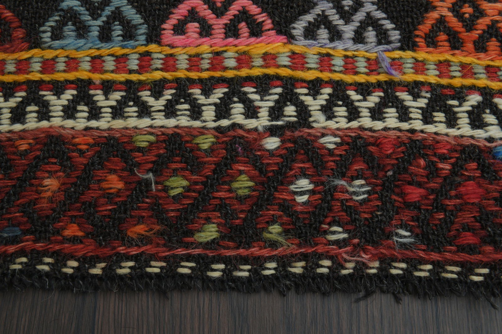 5x8 Kilim Flatweave Turkish Rug: Title: 5x8 Kilim Flatweave Turkish Rug Description: This Turkish one-of-a-kind Vintage Flatweave Kilim Rug is hand-knotted and handwoven by the most skilled artisans who use pure wool, in vibrant,