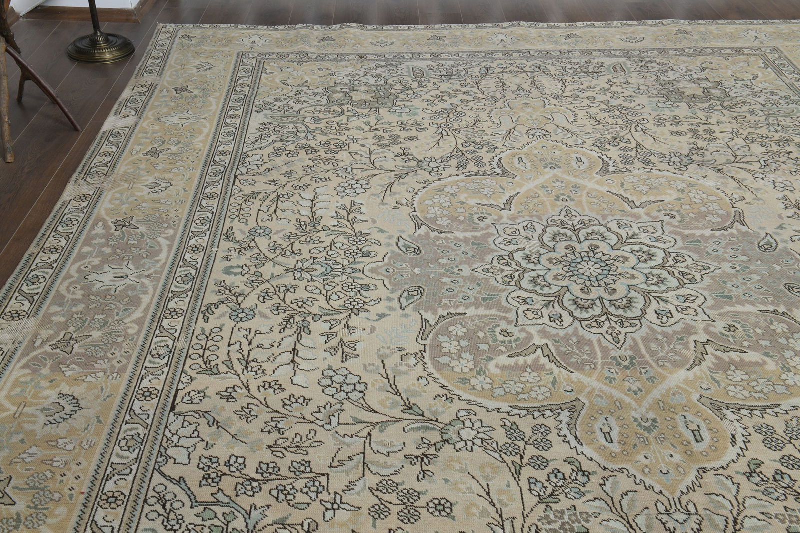 9'5x12'4 ft, ORANGE OVERSIZED DÉCOR: Title: 9'5x12'4 ft, ORANGE OVERSIZED DÉCOR Description: This Turkish one-of-a-kind Anatolian Vintage Rug is hand-knotted and handwoven by the most skilled artisans who use pure wool, in muted, na