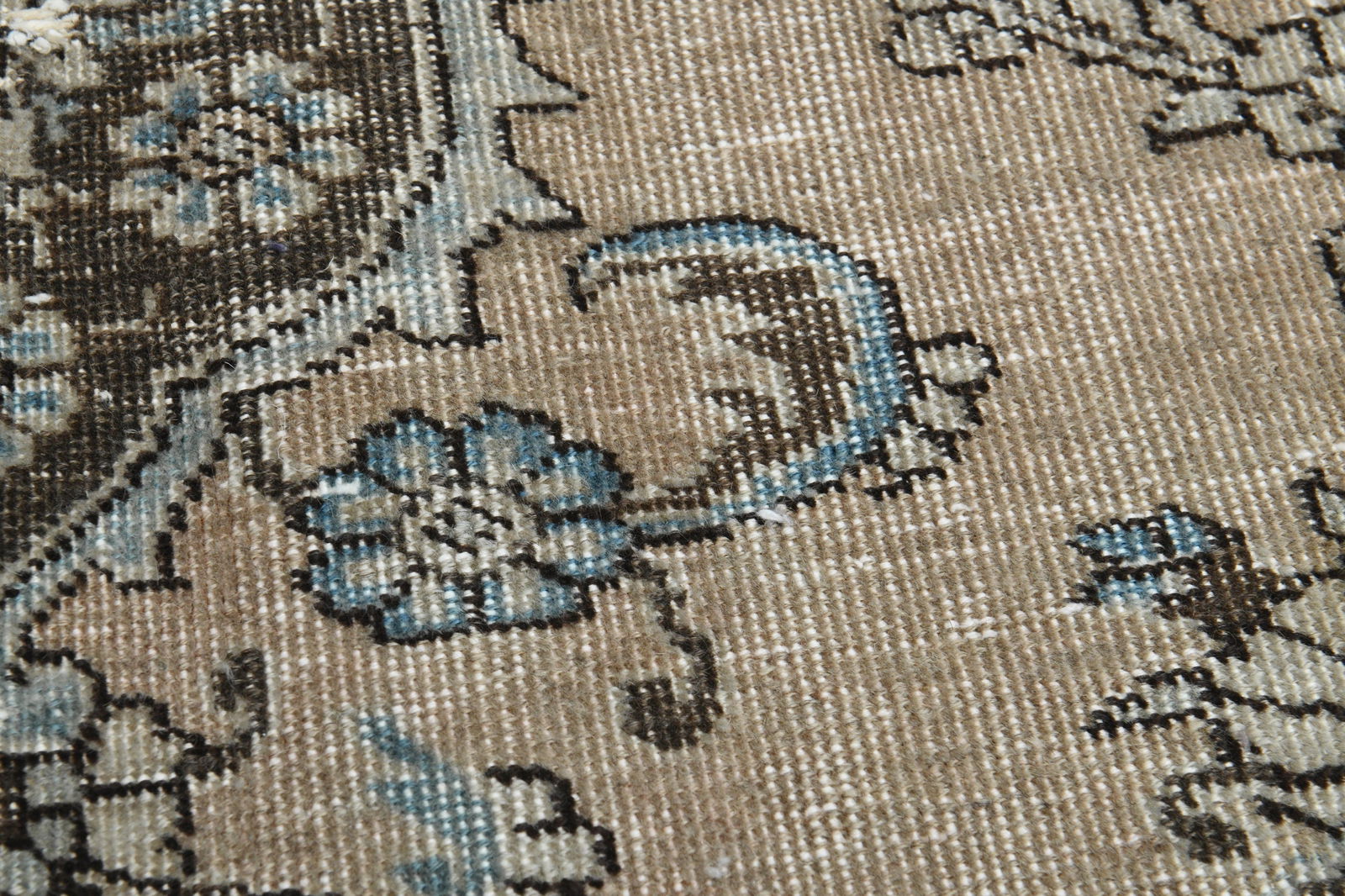 9'1x12'3 ft, VINTAGE TURKISH RUG: Title: 9'1x12'3 ft, VINTAGE TURKISH RUG Description: This Turkish one-of-a-kind Anatolian Vintage Rug is hand-knotted and handwoven by the most skilled artisans who use pure wool, in muted, natural to