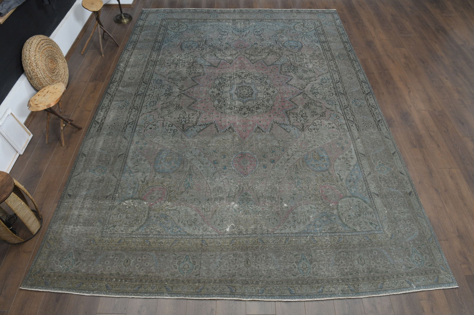 9'6x13'4 ft, VINTAGE TURKISH RUG: Title: 9'6x13'4 ft, VINTAGE TURKISH RUG Description: This Turkish one-of-a-kind Anatolian Vintage Rug is hand-knotted and handwoven by the most skilled artisans who use pure wool, in muted, natural