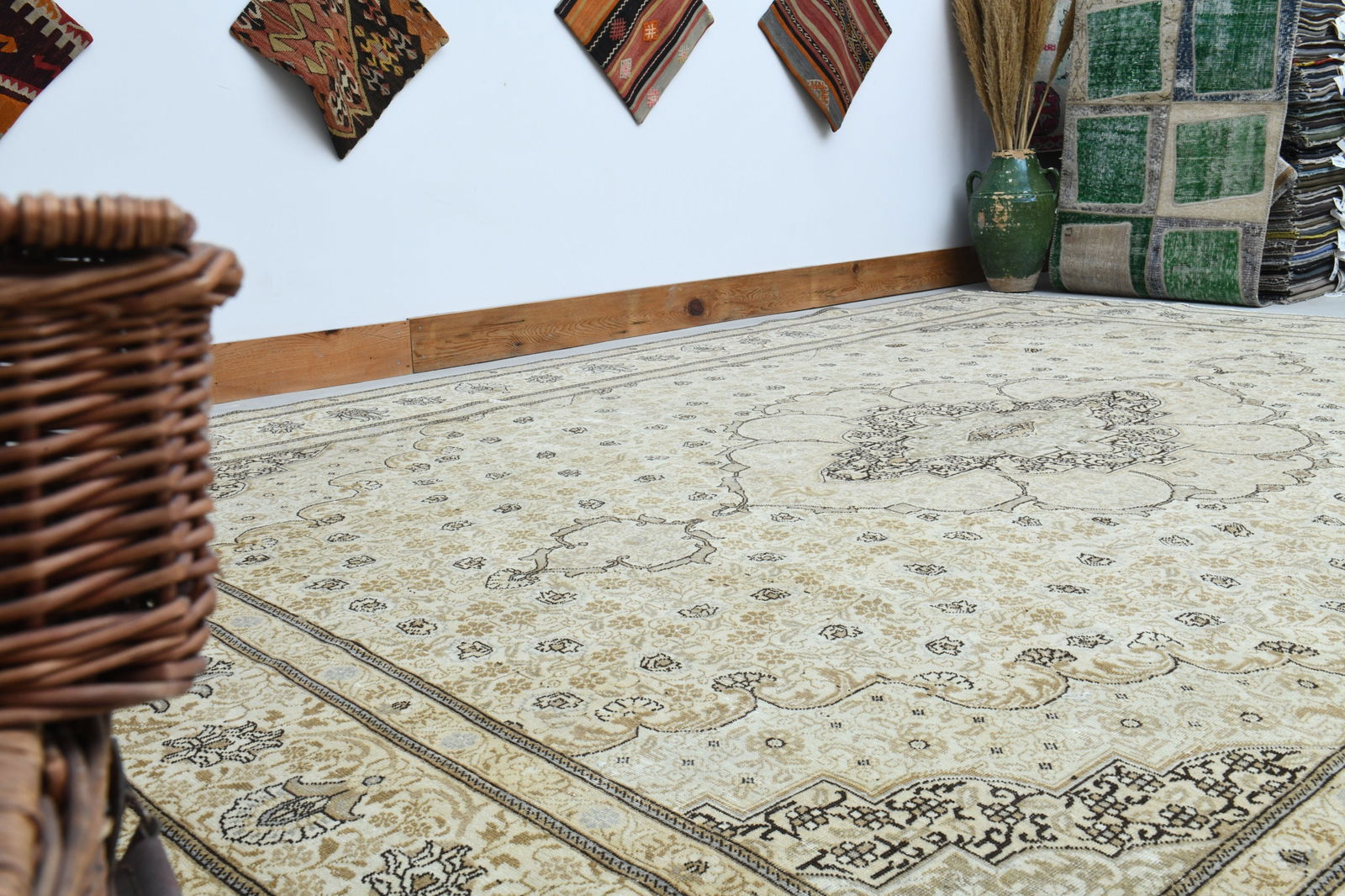 9.9x12.8 ft, OVERSIZED VINTAGE RUG - 4