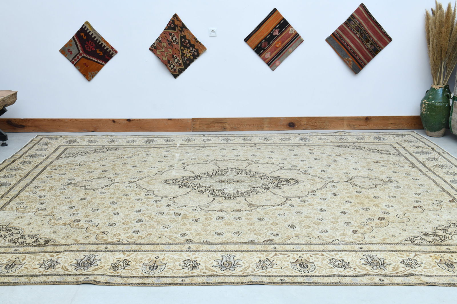 9.9x12.8 ft, OVERSIZED VINTAGE RUG - 9