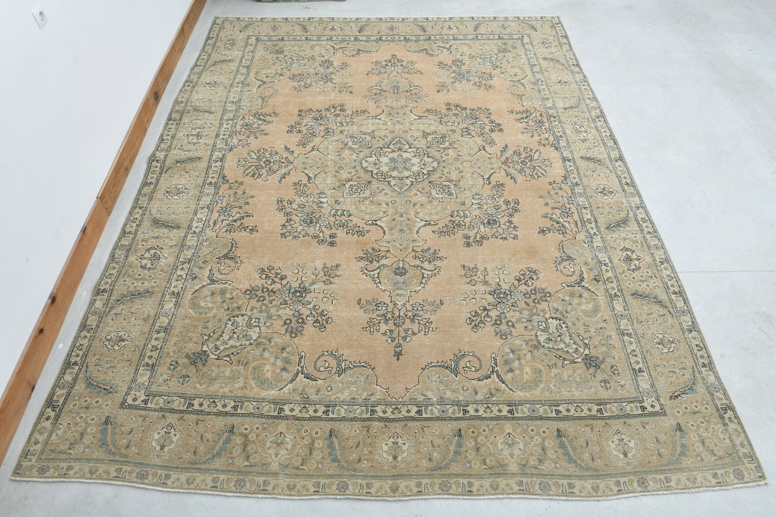 9.6x12.5 ft, VINTAGE OVERSIZED RUG (1 of 9)