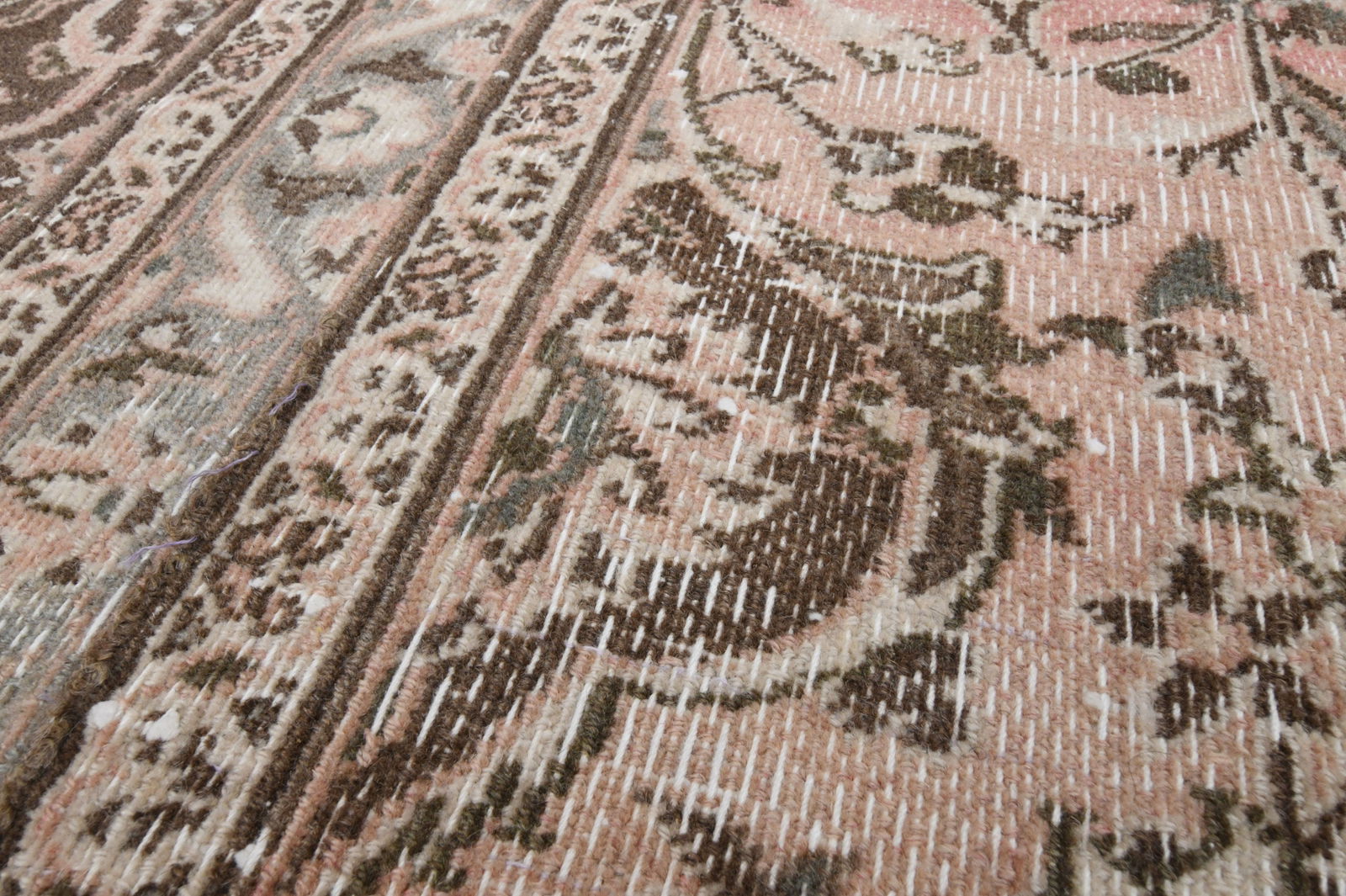 9.6x11.4 ft,PINK, OVERSIZED, Vintage: Title: 9.6x11.4 ft,PINK, OVERSIZED, Vintage Description: This Turkish one-of-a-kind Anatolian Vintage Rug is hand-knotted and handwoven by the most skilled artisans who use pure wool, in muted,