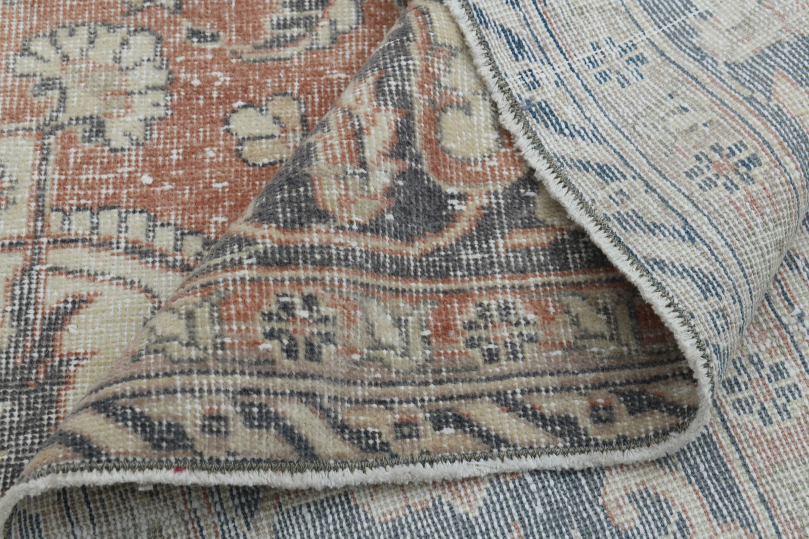 9'4x13'4 ft, LUXURY OVERSIZED RUG: Title: 9'4x13'4 ft, LUXURY OVERSIZED RUG Description: This Turkish one-of-a-kind Anatolian Vintage Rug is hand-knotted and handwoven by the most skilled artisans who use pure wool, in muted, natural t