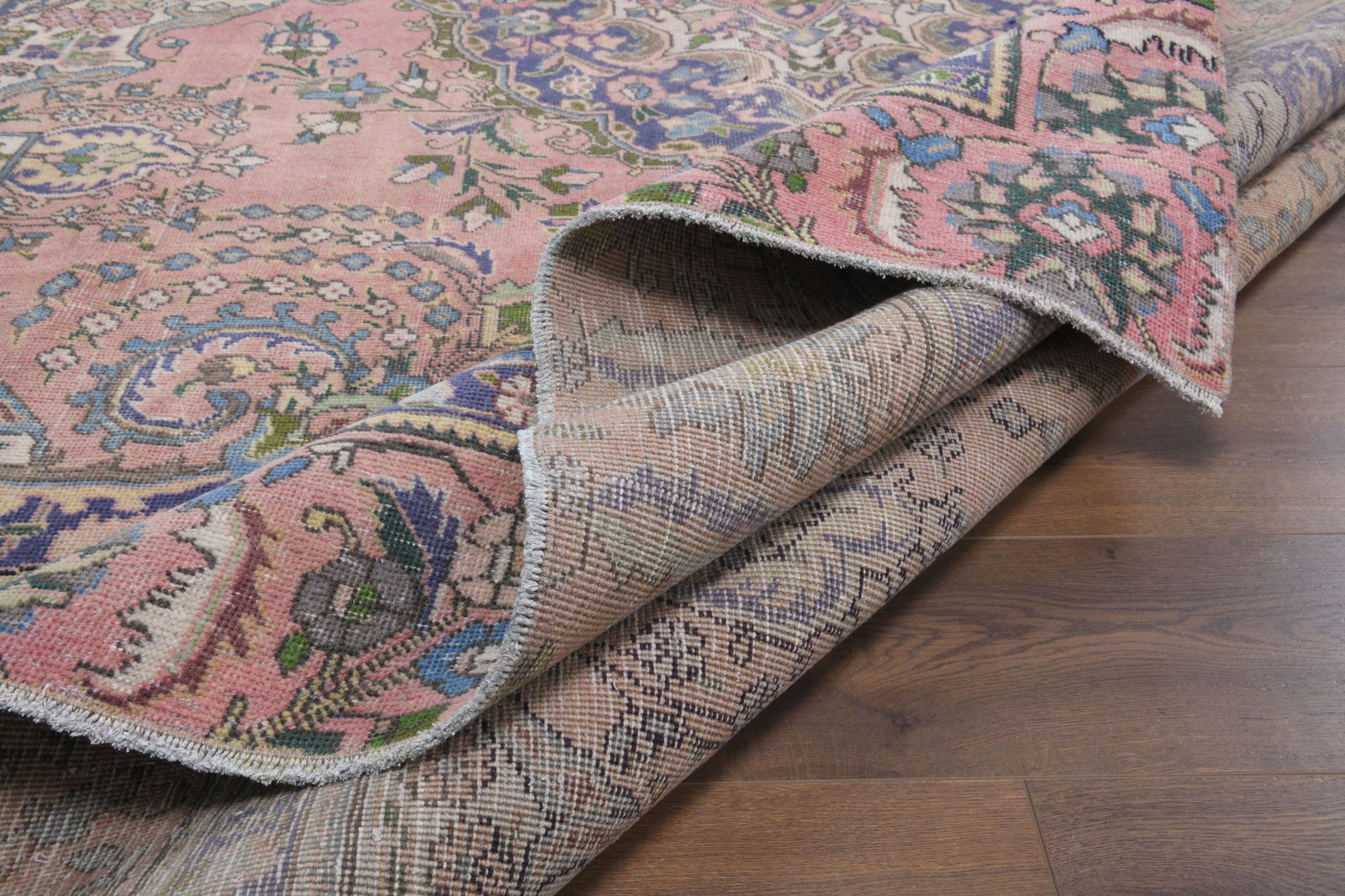 8'2x11'6 ft, PINK LUXURY RUG: Title: 8'2x11'6 ft, PINK LUXURY RUG Description: This Turkish one-of-a-kind Anatolian Vintage Rug is hand-knotted and handwoven by the most skilled artisans who use pure wool, in muted, natural