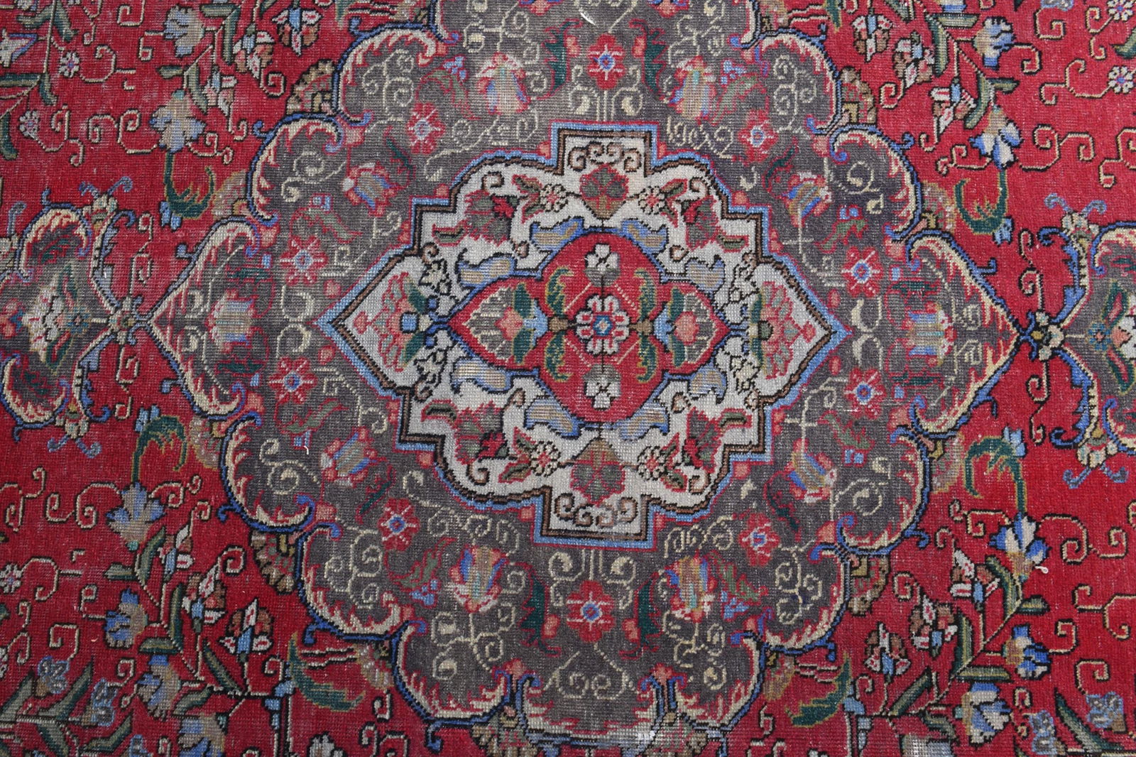 9'7x12'4 ft, RED MINIMALIST RUG - 2