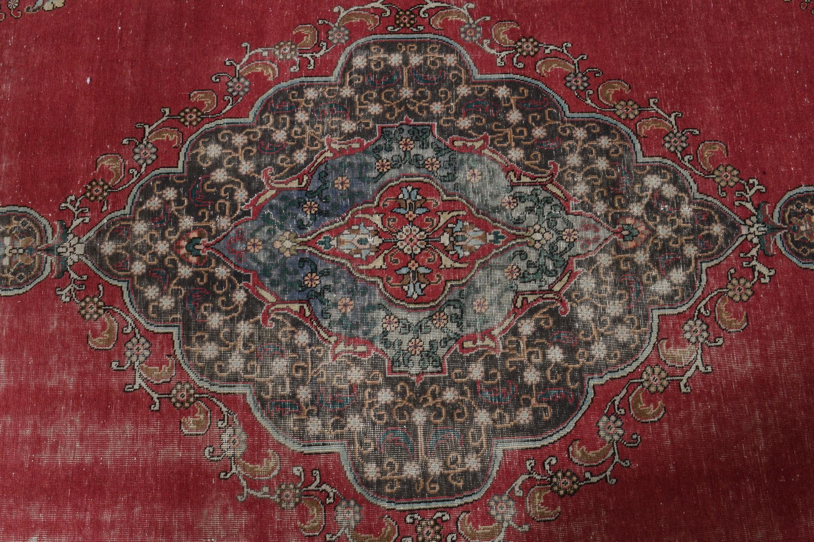 9'2x11'5 ft, RED MINIMALIST RUG - 6