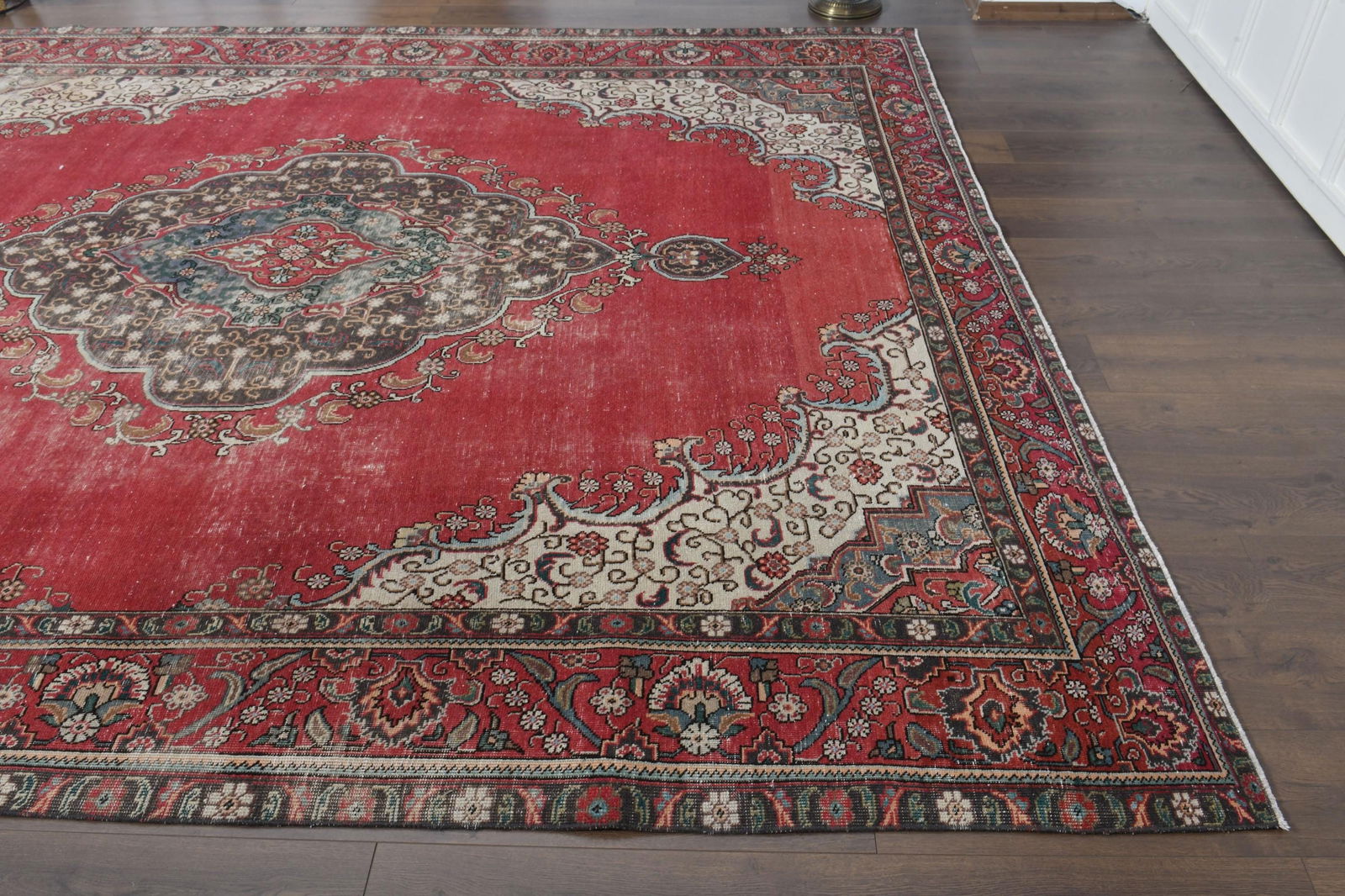 9'2x11'5 ft, RED MINIMALIST RUG - 8