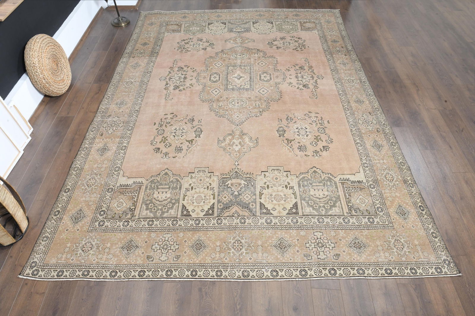 9'4x12'7 ft, OVERSIZED ORANGE BROWN, Minimalist Decor, Area: Title: 9'4x12'7 ft, OVERSIZED ORANGE BROWN, Minimalist Decor, Area Description: This Turkish one-of-a-kind Anatolian Vintage Rug is hand-knotted and handwoven by the most skilled artisans who use pure
