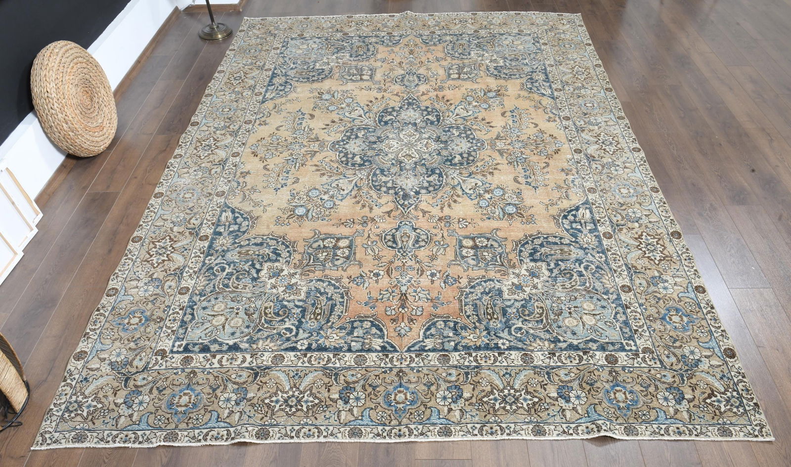 8'4x11'7 ft, OVERSIZED PERSIAN RUG, Living Room: Title: 8'4x11'7 ft, OVERSIZED PERSIAN RUG, Living Room Description: This Turkish one-of-a-kind Anatolian Vintage Rug is hand-knotted and handwoven by the most skilled artisans who use pure wool, in
